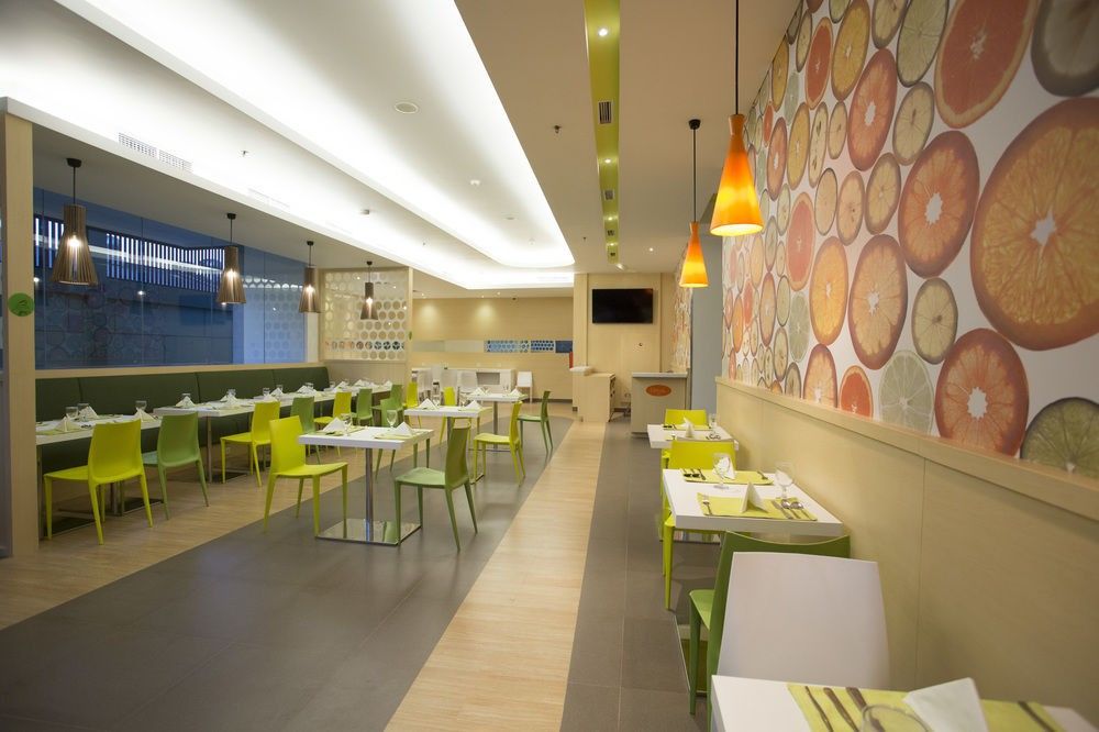 耶穆尔萨利黄釉酒店 泗水 外观 照片