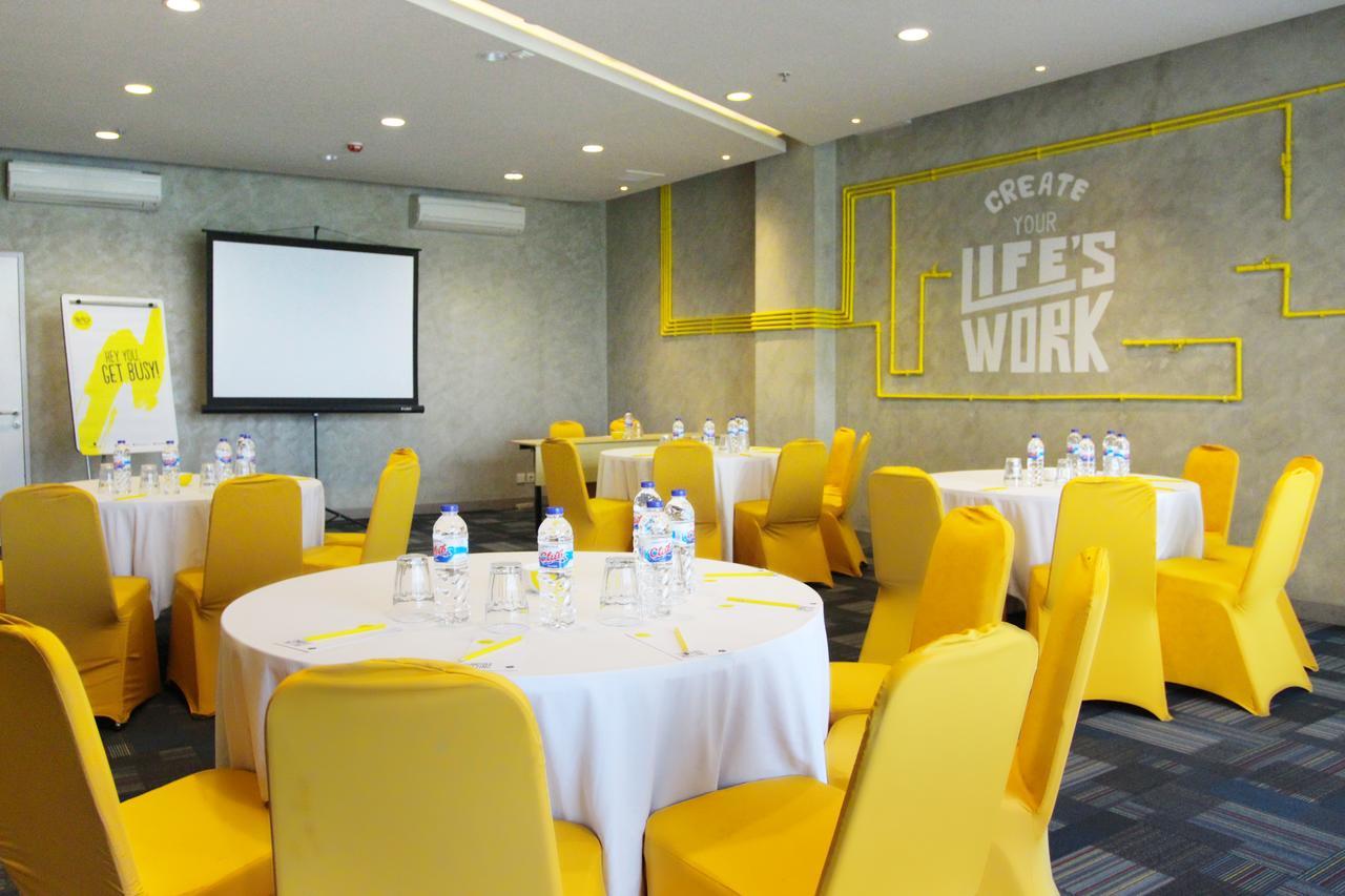 耶穆尔萨利黄釉酒店 泗水 外观 照片