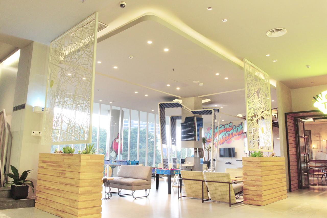 耶穆尔萨利黄釉酒店 泗水 外观 照片